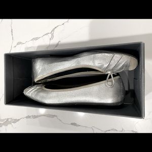 Kenneth Cole Reaction Silver Ballet Flats Size 7